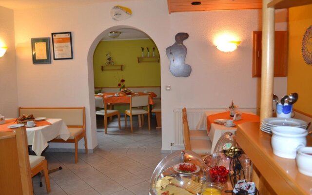 Privatzimmer & Ferienwohnungen Leeb