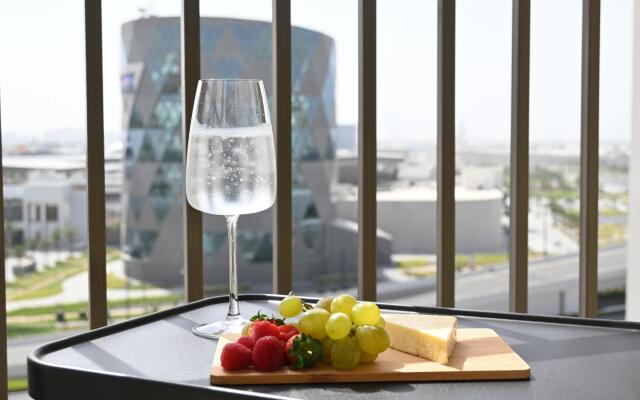 Contemporary 1BR Sleeps4 Balcony/Pool/Gym/DXBHills