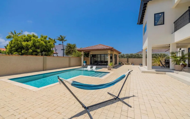 NEW Walk 2 Beach - 5BR Bonusroom w Pool Office