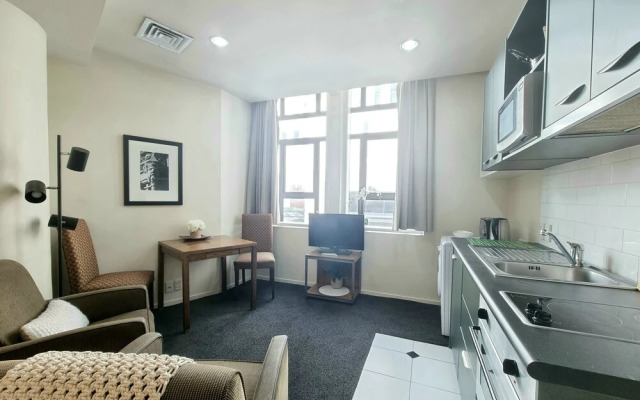 Bright & Cozy 1BR - Kitchen - Laundry