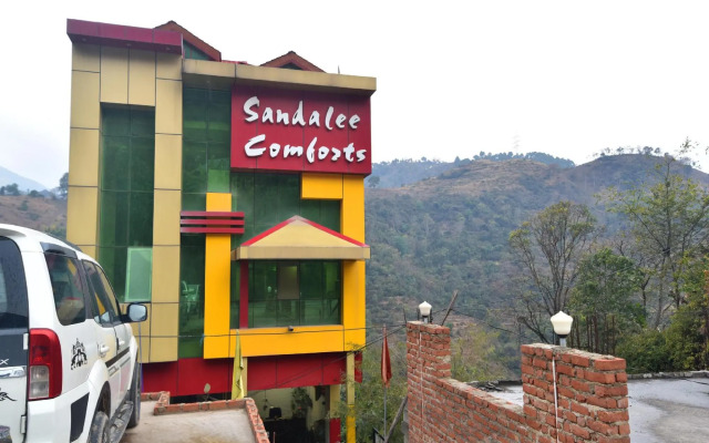 OYO 28555 Sandalee Comforts