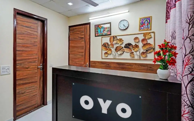 OYO 85695 Royal Hotel