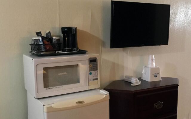 Americas Best Value Inn & Suites Macon at Sunset Dr
