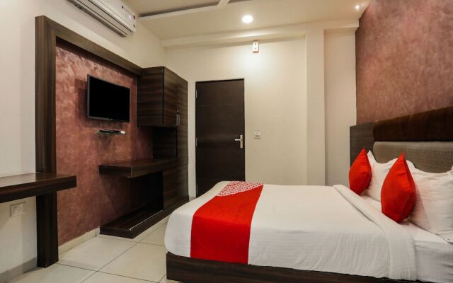 OYO 16543 Hotel Madhuban