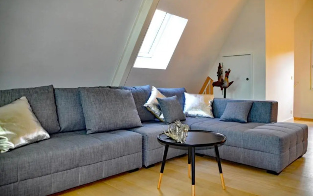 Antwerp old town triplex apartment