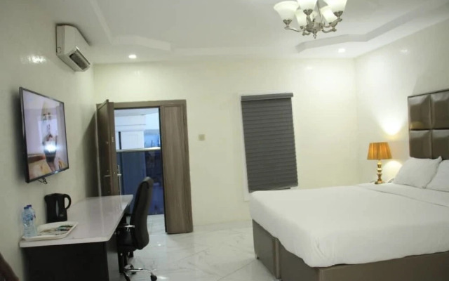 PoshLux Executive Hotel