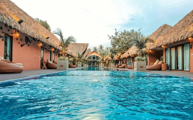 Khum Damnoen Resort