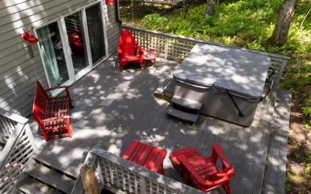 Wintergreen Retreat Jacuzzi Sauna dog Friendly