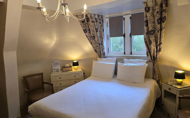Castel Bayeux Guesthouse