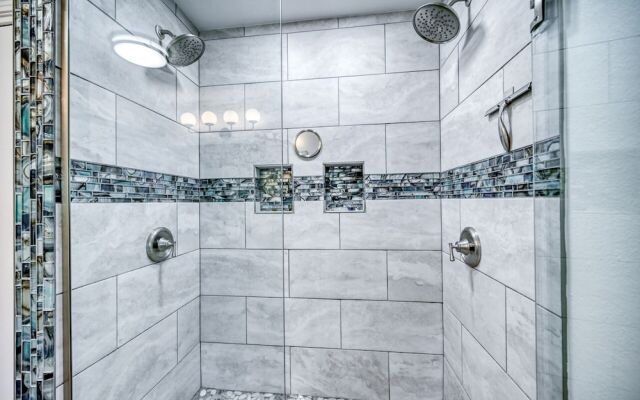 Luxury Lakefront Oasis W/Boat Dock-Firepit