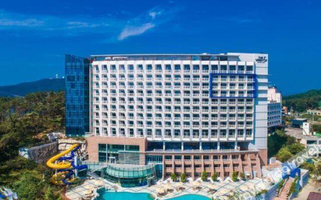 The Week& Resort