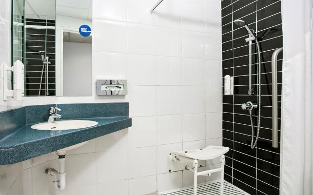 Holiday Inn Express Belfast City by IHG