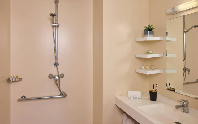 Quality Suites Valenciennes