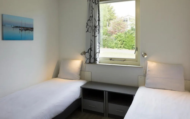 Holiday Home With Microwave, in a Holiday Park, Beach Within Walking Distance