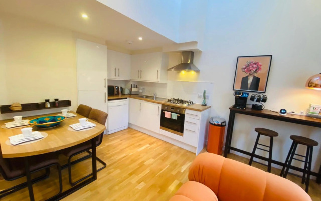 2 Bed 2 bath with Private Parking