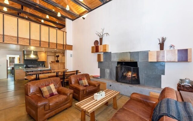 061 - Boulder Bay Retreat