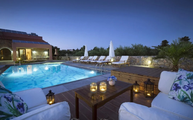 Private Polished Mansion w Private Pool Jacuzzi
