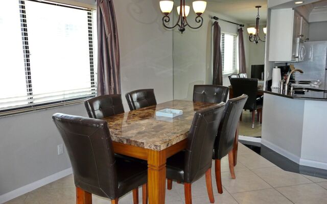 Inviting Beachfront Condo With Pool, spa and Views