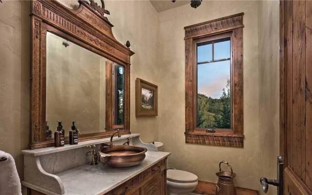 Gold Mine Lodge 6 BedroomHoliday home By Moving Mountains