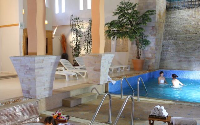 Bangkok Natural Spa Resort and Suite