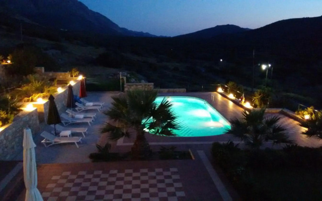 Tholos Bay Suites