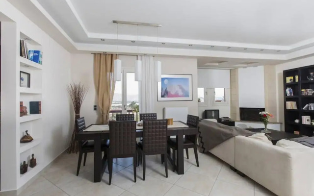 Beautiful 4-bed House With Private Pool in Naxos