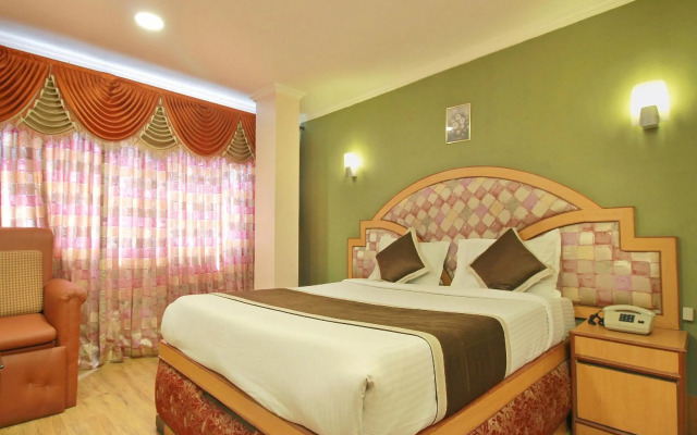 OYO 10068 Hotel Rathna