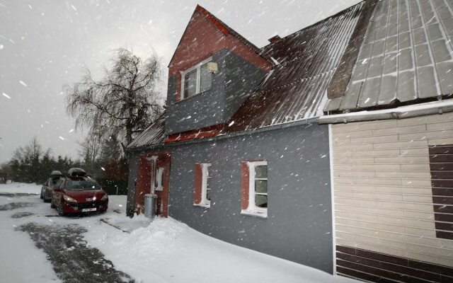 Comfy Holiday Home near Forest in Medenec