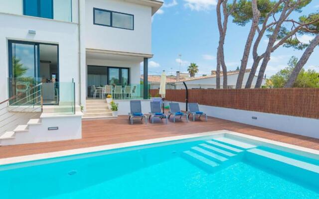 Villa Casa Marian for 8 with swimming pool, garden and close to beach