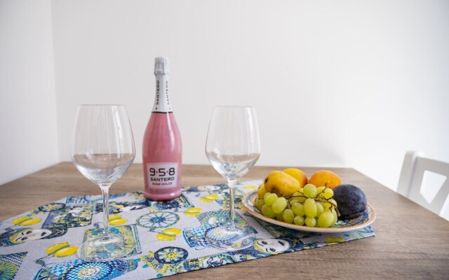 Ambra Apartment On Sea Shore