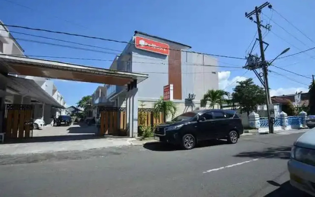 RedDoorz near Alun Alun Cilacap