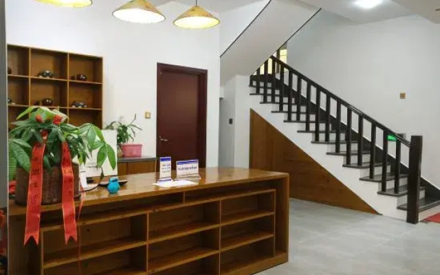 Row 3 No. 7 Hostel
