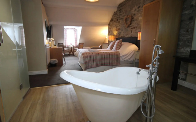 Gwesty'r Marine Hotel & Spa