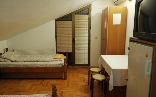 Pansion Velickovic - Apartments, Studios, Rooms