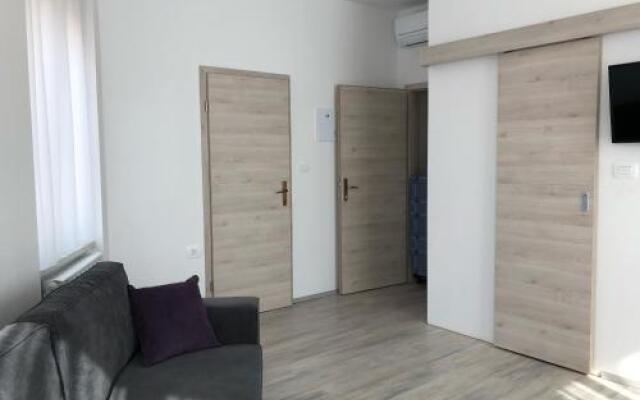 Apartments & Rooms Nardin