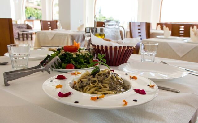 Paradise Lukova Hotel