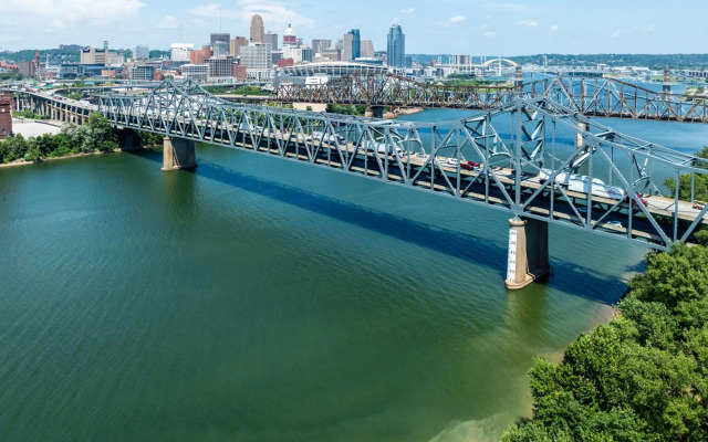 Holiday Inn Express & Suites Cincinnati Riverfront by IHG
