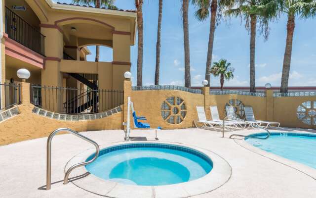 Super 8 by Wyndham Weslaco