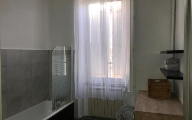 Avignon centre ville appartement T3 meublé 2 chambres