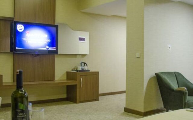 Tilmen Hotel