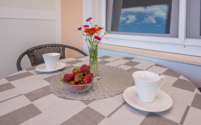 Beachfront Apartment Mira 1