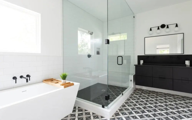 Modern DT Luxury - Rooftop City Views