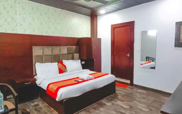 Hotel Cladis - Noida Sector 15 by OYO
