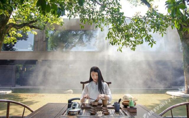 Lushmon Retreat