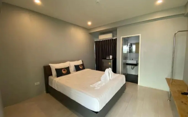 Roomquest Don Muang Airport