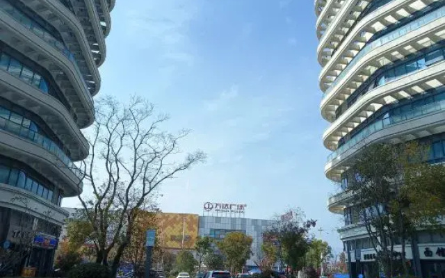 Youyou Homestay (Quzhou High-Speed Railway Station Wanda Plaza)