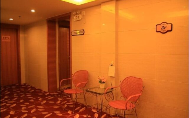 Hawks Holiday Hotel