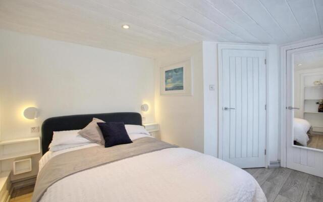 Fantastic 1BD Hideaway, 2 Minutes to the Sea