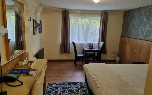 Travel Plaza Hotel