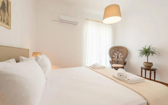 Casa Pamisou near Attiki metro station